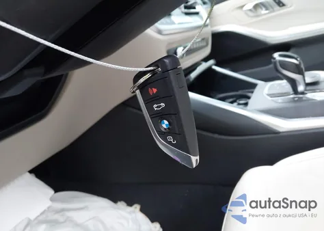 2021 BMW 330I xDrive z USA, uszkodzony, nr VIN 3MW5R7J0XM8B63752